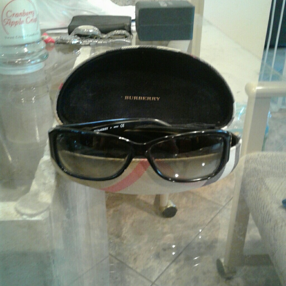 Burberry Sunglaases - Picture 2 of 4